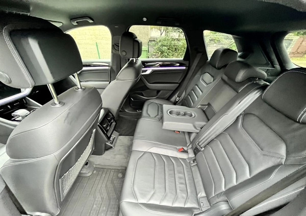 Volkswagen Touareg cena 179900 przebieg: 195000, rok produkcji 2018 z Słupca małe 497